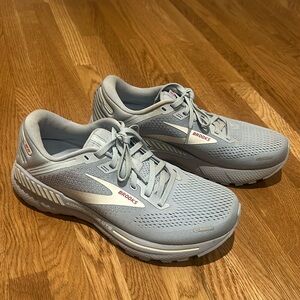 Brooks adrenaline GTS 22